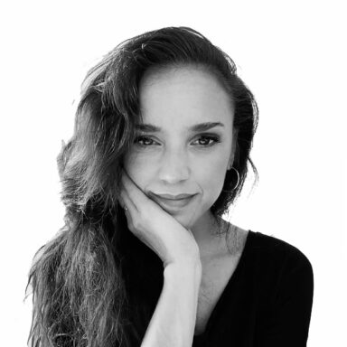 https://www.enescena.com.ar/wp-content/uploads/2026/07/ANABELLA-TULLIANO-384x384.jpg